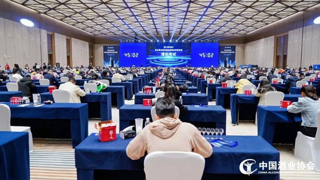 匠心筑就品質豐碑：心心酒業技術中心主任邱烈明榮膺 “中國酒業協會第五屆國家級特邀白酒評酒委員”